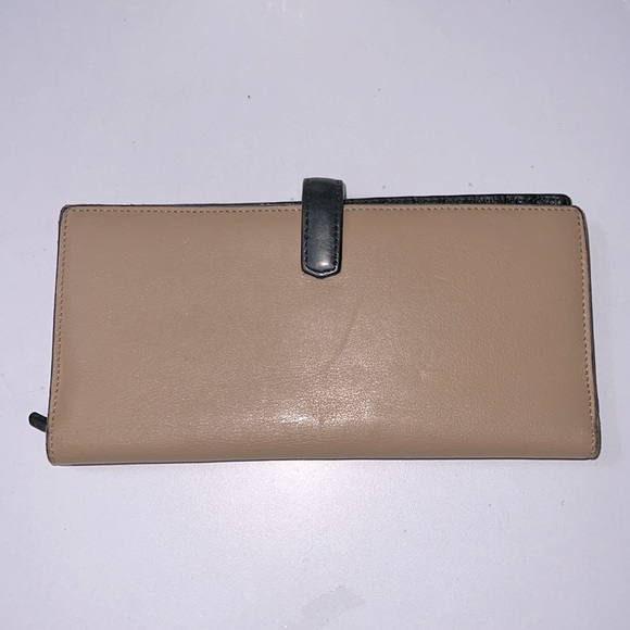 Fendi Beige/Black Leather Flap Continental Wallet - Picture 2 of 16